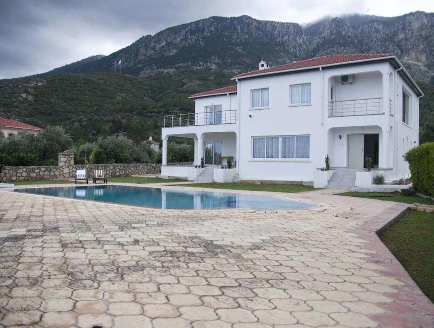 Villa Olivia By Amy Villas