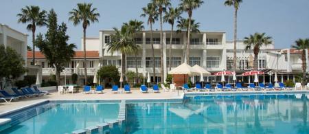 La Hotel & Resort