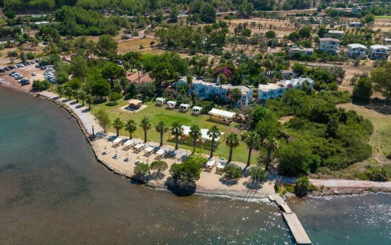 Chillos Beach Hotel & Lounge