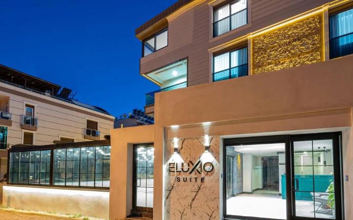 Eluxio Suite Hotel