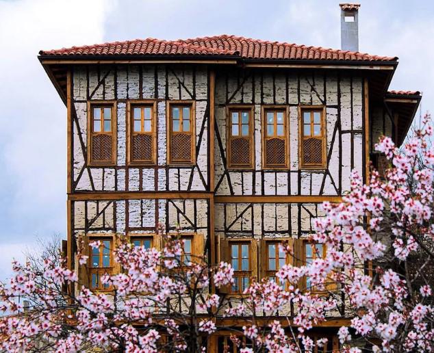 Meymune Valide Konağı