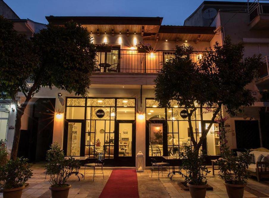 No 10 Hotel