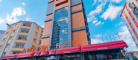 Moonday Hotel