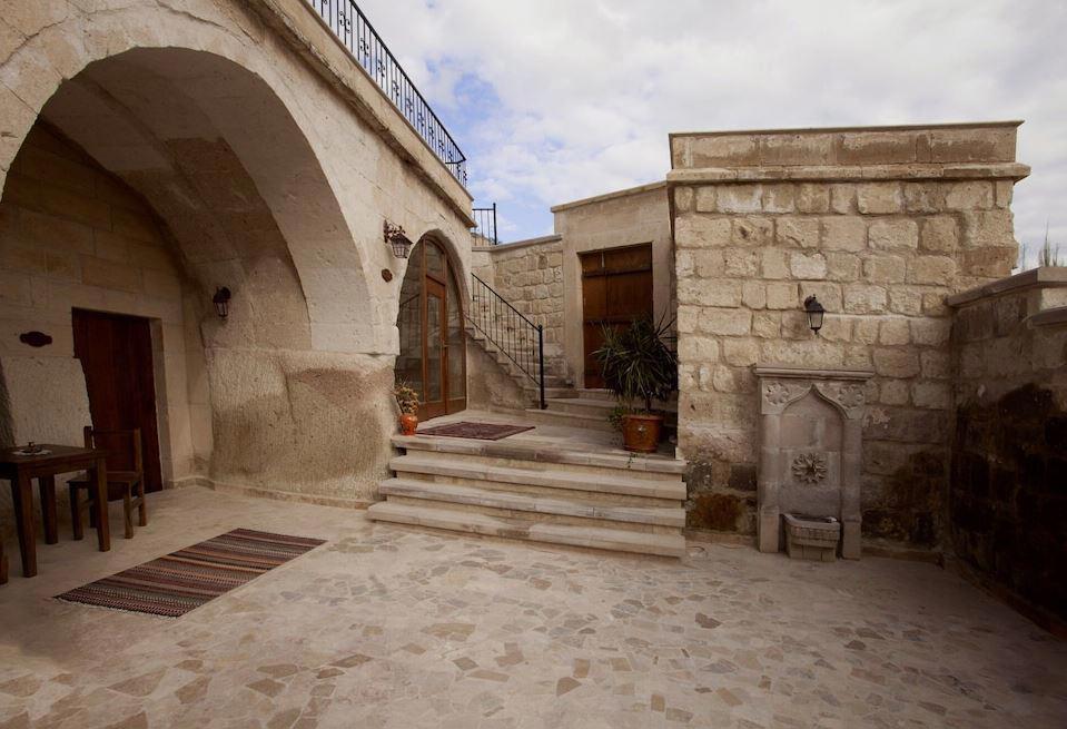 Narcissos Cave Hotel