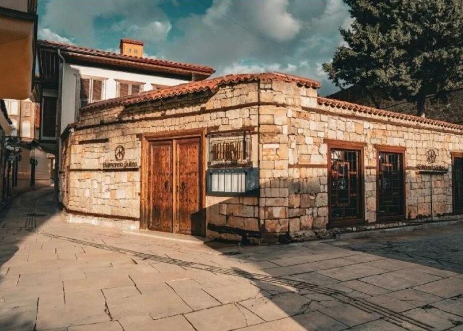 Belmondo Suites Old Town