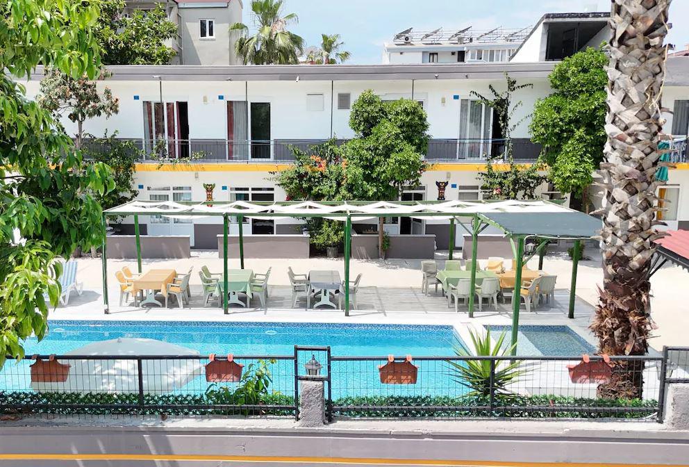 Hill Side Apart House