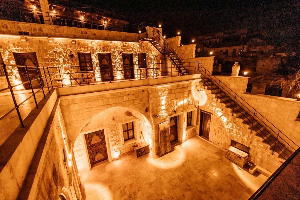 Vanessa Cave House