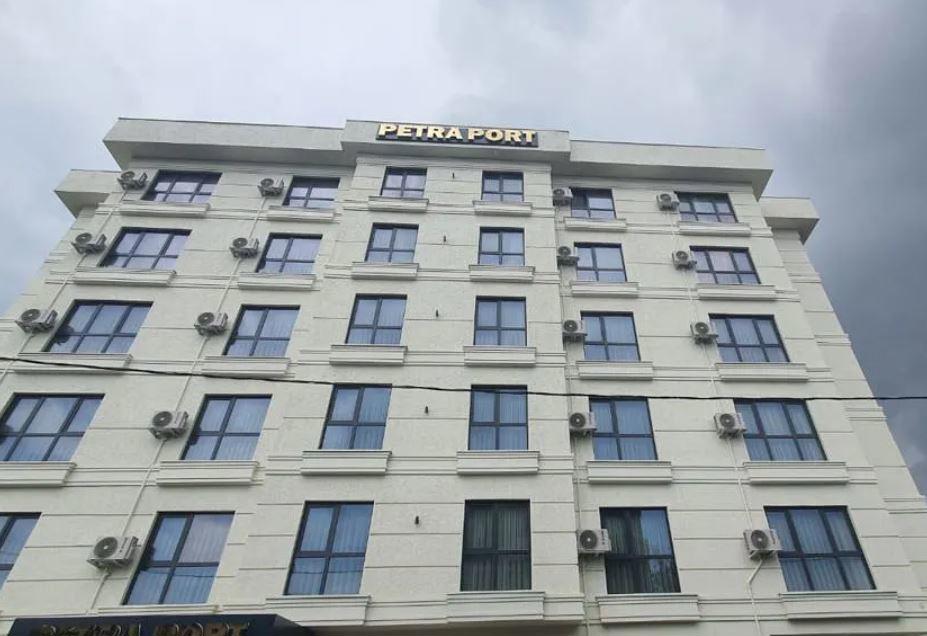 Petra Port Hotel