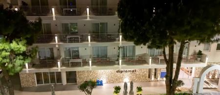 Diplomat Suites