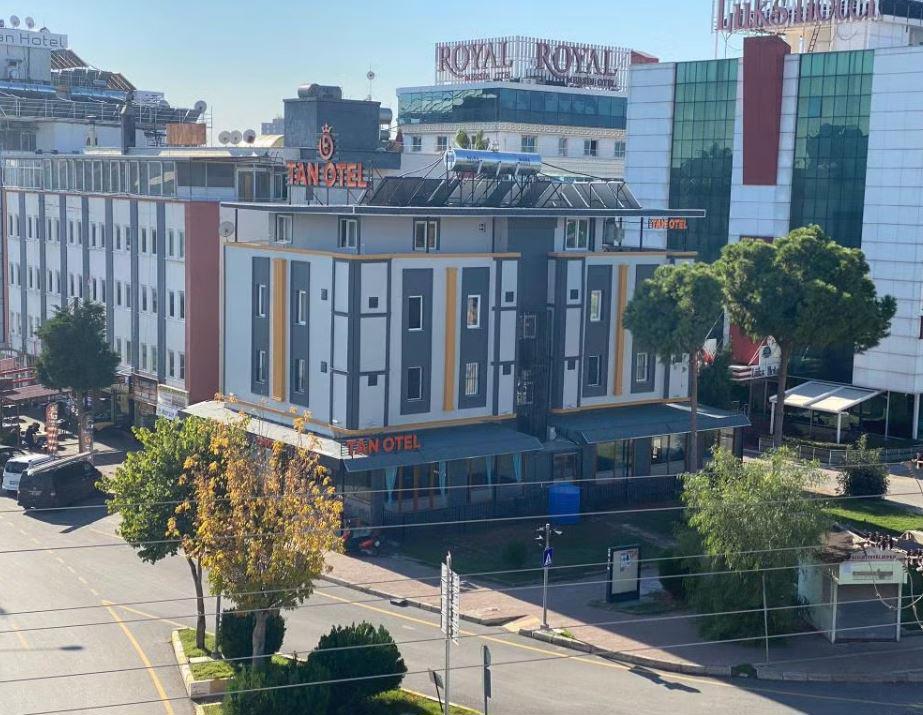 Tan Otel
